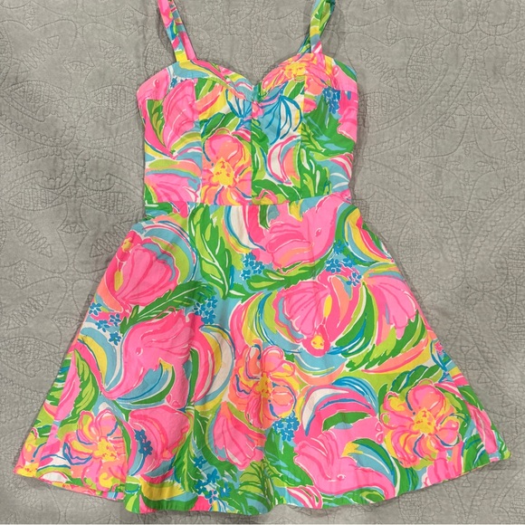 Lilly Pulitzer Dresses & Skirts - Lily Pulizter bright floral sun dress